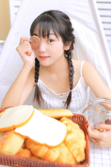 谢俞被塞东西